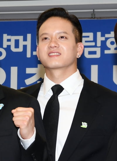 [TEN 포토] 비투비 프니엘 '개구쟁이 미소'