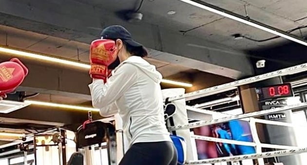 김혜수, 53세 믿기지 않는 날렵한 몸놀림…무에타이 선수해도 될 듯[TEN★]