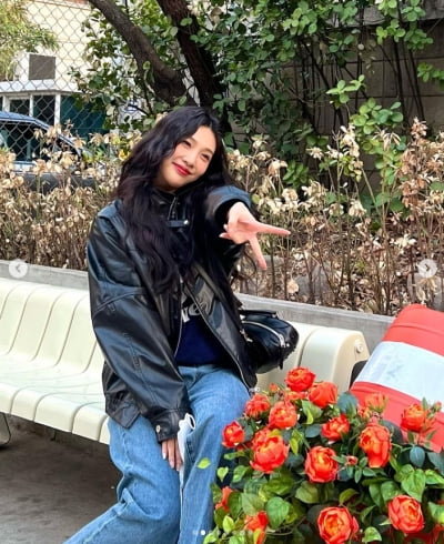 레드벨벳 조이, 뽀글뽀글 헤어스타일도 이쁨...꽃 기죽이는 미모[TEN★]