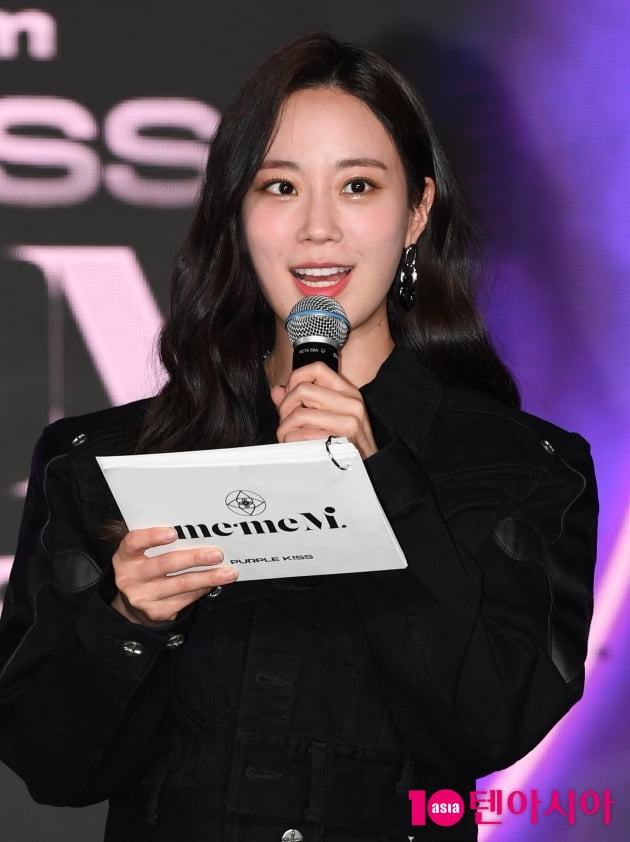 [TEN 포토] 허영지 '퍼플키스 쇼케이스 생애 첫 MC 도전'
