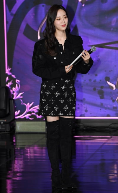 [TEN 포토] 허영지 '우아한 블랙스완'
