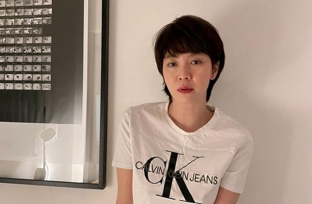 숏컷한 송지효, 흰 티+청바지만 입었을 뿐인데…톰보이 같네[TEN★]