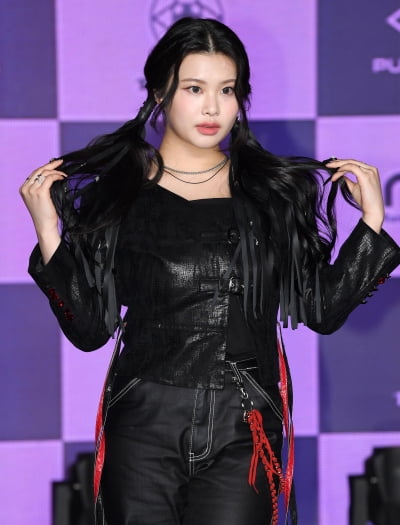 [TEN 포토] 퍼플키스 수안 '긴장한 막내'