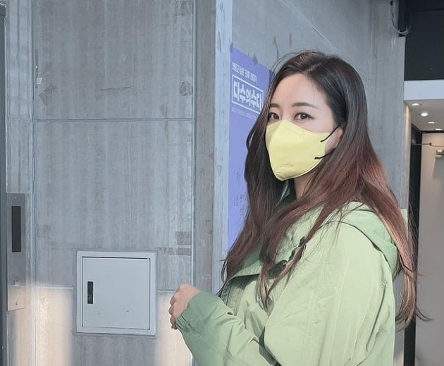 김사랑, 수천만원대 명품 H사 가방이 반려견 이동 케이지로…쿨한 집사[TEN★]