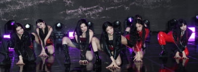 [TEN 포토] 퍼플키스 '카리스마 넘치는 보라빛'
