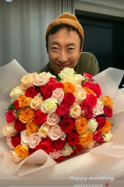 한수민, ♥박명수 결혼기념일 스윗가이로 변신...달달한 장미꽃다발[TEN★]