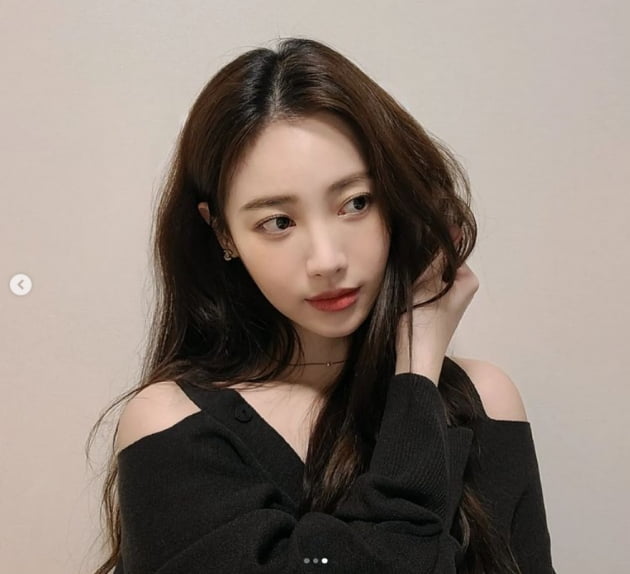유라, 다이어트로 완성된 미모...음푹 파인 쇄골라인엔 물 고이겠네[TEN★]