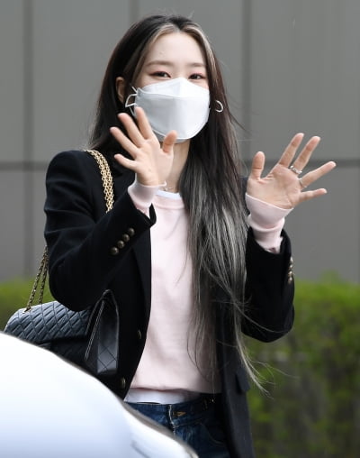 [TEN 포토] 오마이걸 지호 '반가워요~'