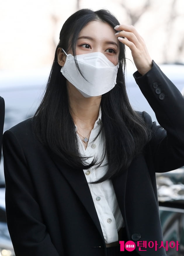 [TEN 포토] 오마이걸 유빈 '잡티하나 없는 하얀피부'