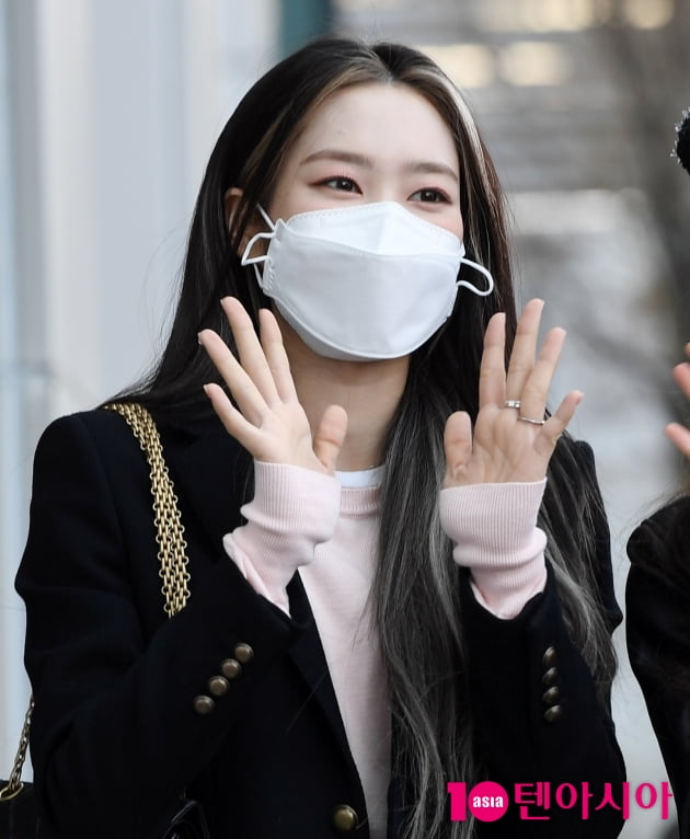[TEN 포토] 오마이걸 지호 '수수한 화장에도 빛나는 미모 '