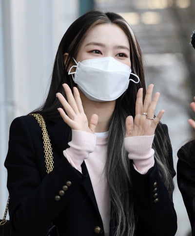 [TEN 포토] 오마이걸 지호 '수수한 화장에도 빛나는 미모 '