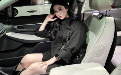 '♥연상 남친과 열애' 배수진 "밤에 나왔는데 할 게 없네"…차 안에서 고혹적 자태[TEN★]