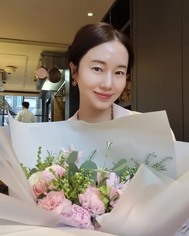 '연하 의사♥' 이정현, 임신→"결혼 3주년"에 '입 호강'…"서프라이즈 다 들키는 신랑" [TEN★]