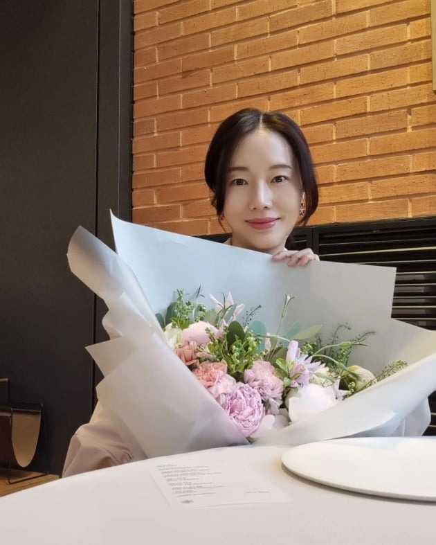 '연하 의사♥' 이정현, 임신→"결혼 3주년"에 '입 호강'…"서프라이즈 다 들키는 신랑" [TEN★]