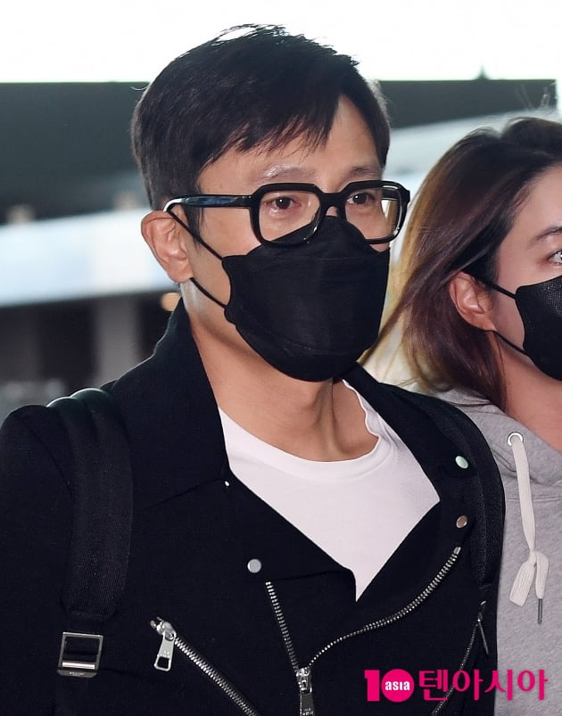 [단독][TEN 포토] 이병헌 '마스크로 가려도 잘생김'