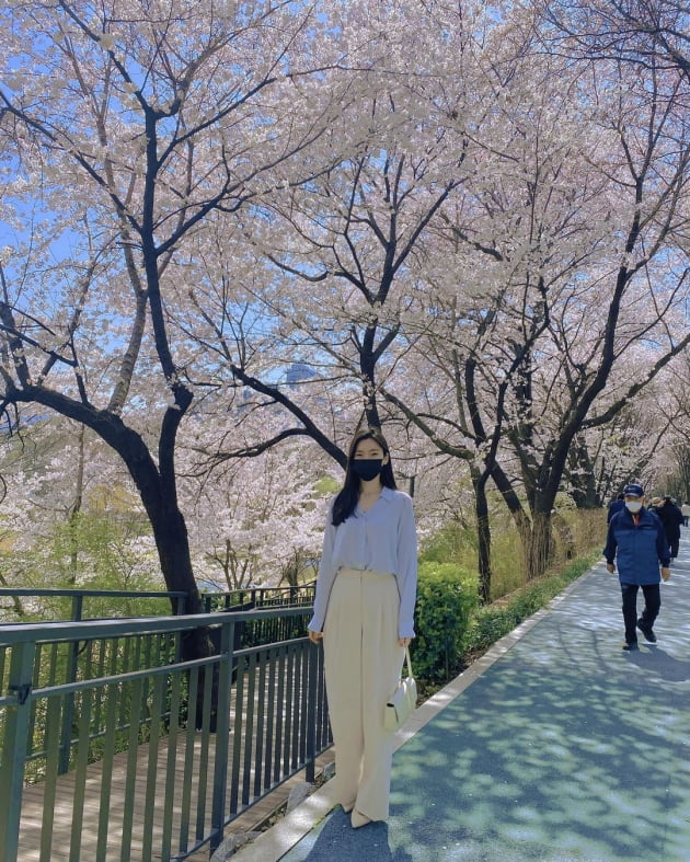 "우리의 첫 번째 봄" 이다은♥윤남기, 일→벚꽃데이트…뭐든 함께하는 예비부부 [TEN★]