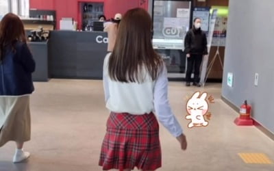 송가인, 뒷모습만 보면 매점 가는 고등학생…간식차 앞에서 "고맙고 감사한 마음" [TEN★]