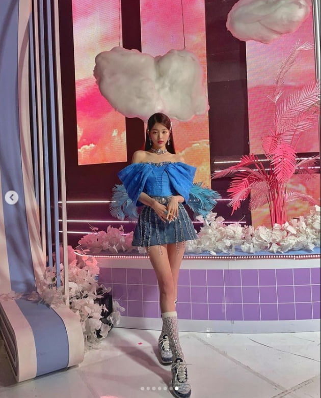 장원영, 오프숄더로 아름답게...쇄골에 물 퍼내야 할 듯[TEN★]