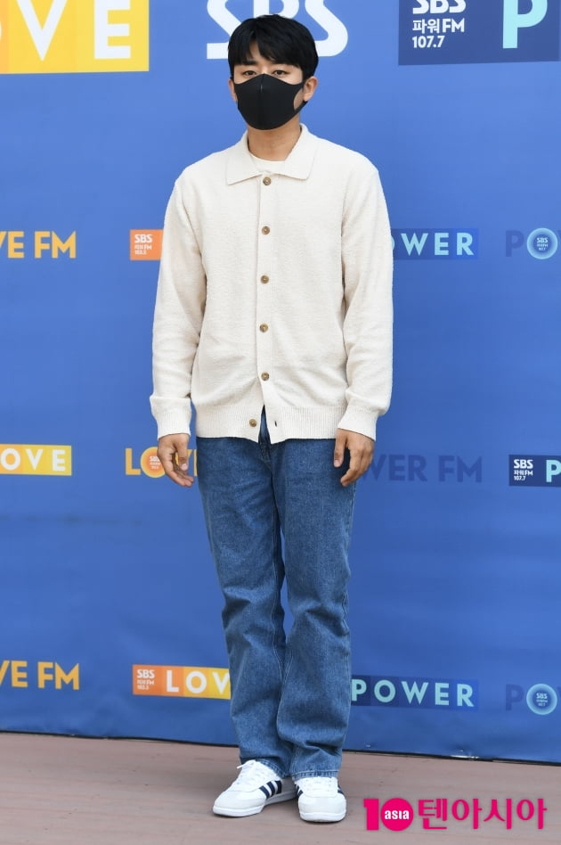 [TEN 포토] 손호준 '긴장되는 포토타임'