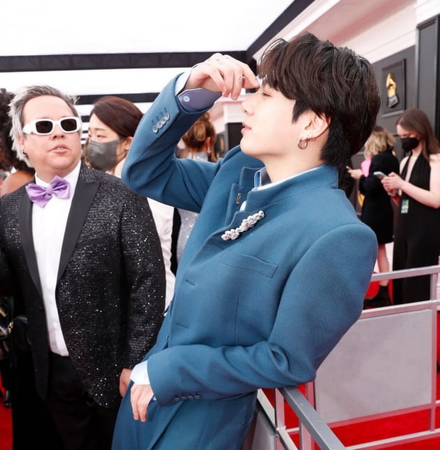 방탄소년단 정국, 올해 그래미 '베스트 드레서' 선정…보그지도 홀렸다
