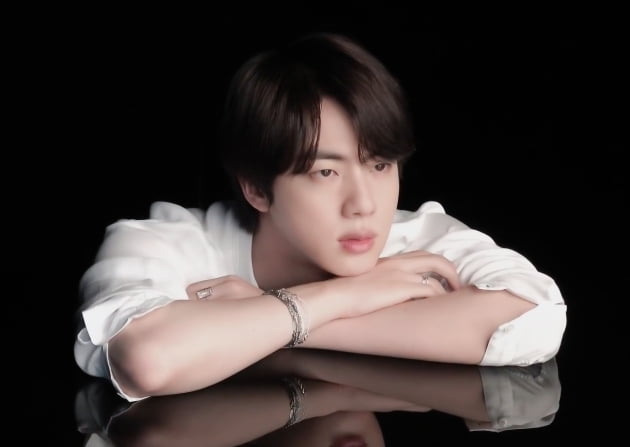 방탄소년단 진 'Yours', 샤잠 60만+글로벌 'TOP 200' Film TV&Stage 151일 연속 1위