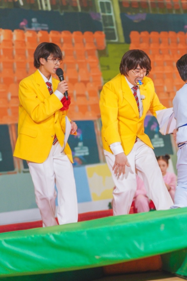 정동원, '아육대' 중계 캐스터 데뷔…'뽕숭아' 병아리의 폭풍 성장('개나리학당')