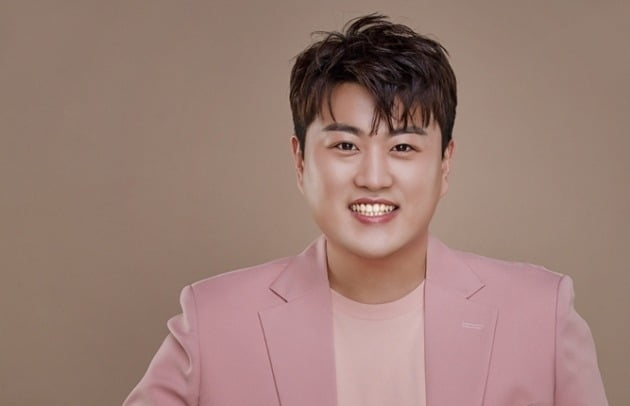 [공식] 김호중, 6월 9일 소집해제 및 아리스 헌정곡 '나의 목소리로' 발매