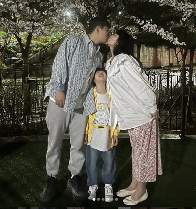 '출산 3주 전' 정주리, '♥남편'과 뽀뽀하고 난리 났네…불화설 '종결' [TEN★]