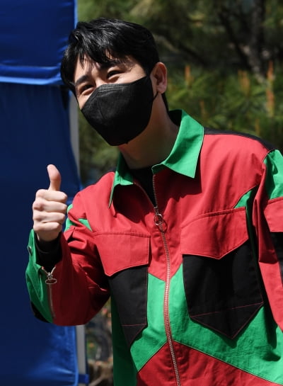 [TEN 포토] 영탁 '달콤 엄지척에 여심녹네'