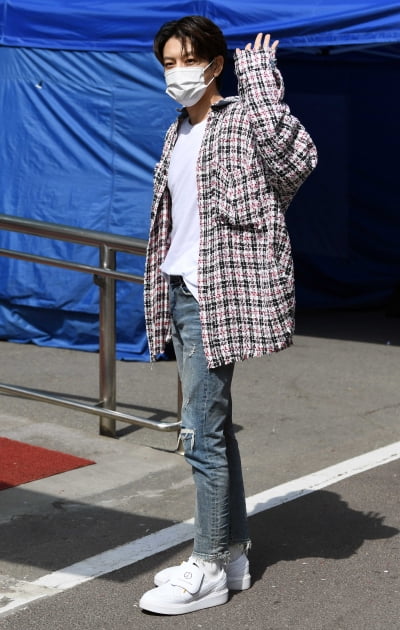 [TEN 포토] 세븐 '패셔니스타의 화려한 출근길'