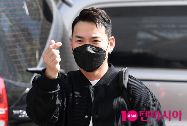 [TEN 포토] 이정 '부드러운 하트'