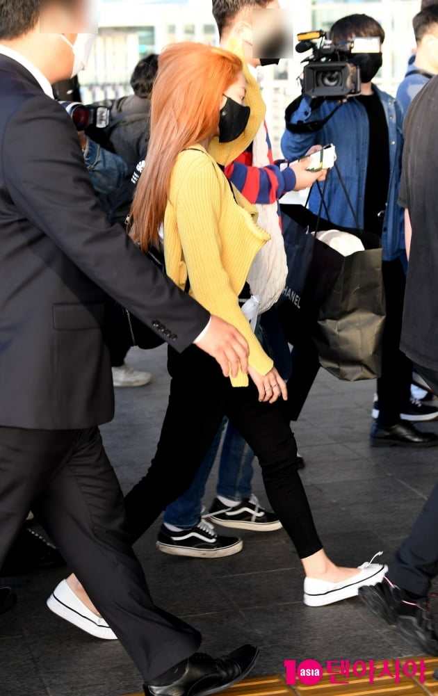 [TEN 포토] 블랙핑크 제니 '가녀린 옆 라인'