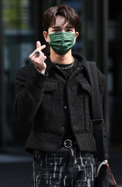 [TEN 포토] 나인아이 위니 '하트도 멋스럽게'