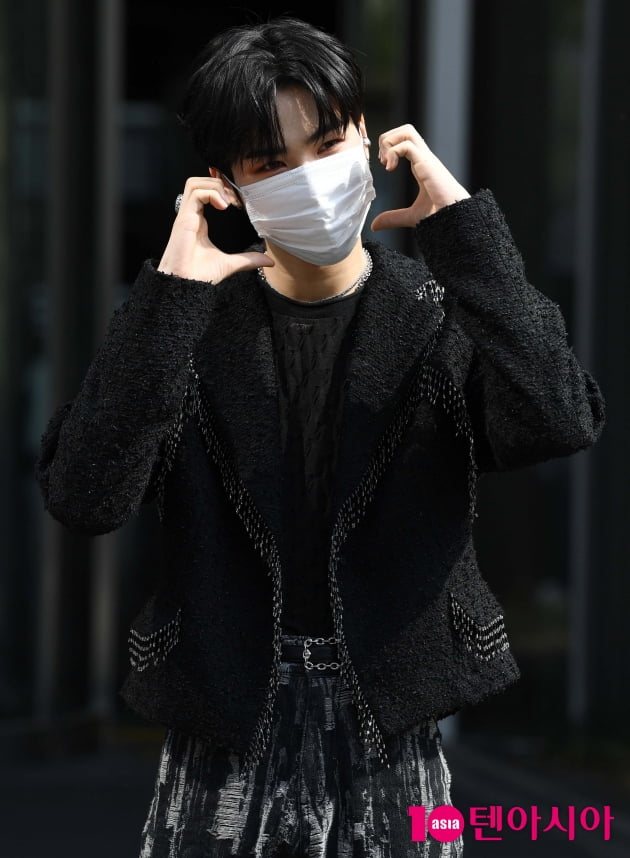 [TEN 포토] 나인아이 주형 '팬들과 눈맞춤'