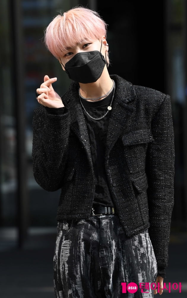 [TEN 포토] 나인아이 태훈 '섹시한 하트'