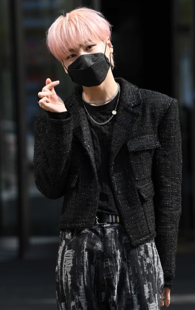 [TEN 포토] 나인아이 태훈 '섹시한 하트'