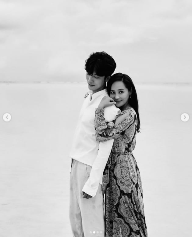 '기태영♥' 유진, 아름다운 가족사진...흑백 뚫고 나오는 달달함[TEN★]