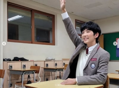 이준기, 남신 비주얼에 피범벅...오늘도 열일중[TEN★]