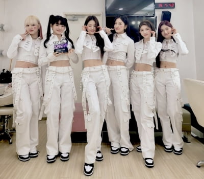 아이브, 핫해도 너무 핫해…'러브 다이브' 컴백과 동시에 '더쇼' 1위