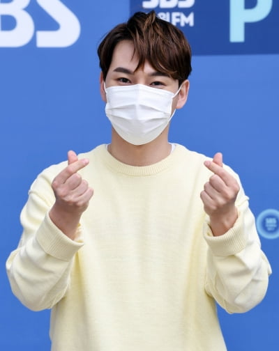 [TEN 포토] 박서진 '사랑이 넘치는 하트'