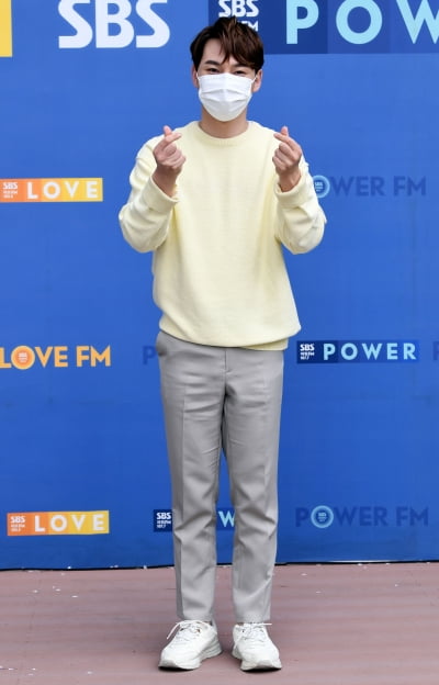[TEN 포토] 박서진 '화사한 봄패션'