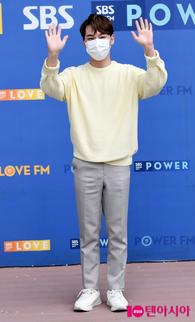 [TEN 포토] 박서진 '머리부터 발끝까지 센스가 가득~'