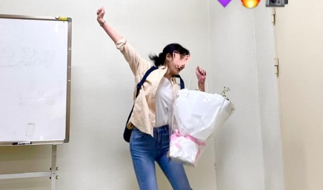 아이유, '드림' 작업 끝나서 행복한가봐…하늘 닿을 듯한 점프 실력[TEN★]