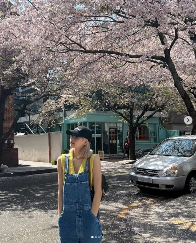 블랙핑크 리사, 동묘시장에서 통통 튀네...예쁘다는 말로는 부족해![TEN★]