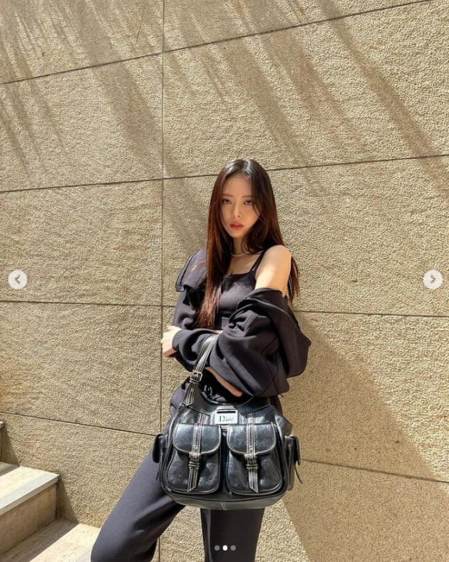 있지 유나, 크롭탑으로 섹시하게...봄햇살에 더해진 이쁨[TEN★]