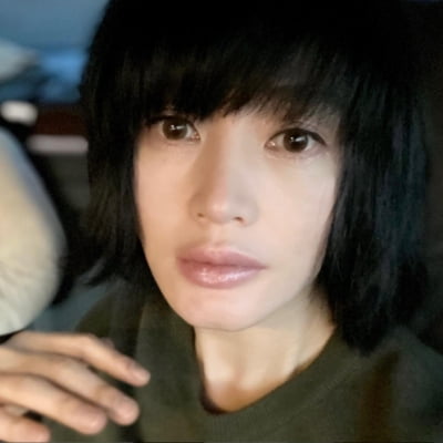 김혜수, 셀카도 남다른 아우라... 20대는 못따라할 독보적 우아함[TEN★]