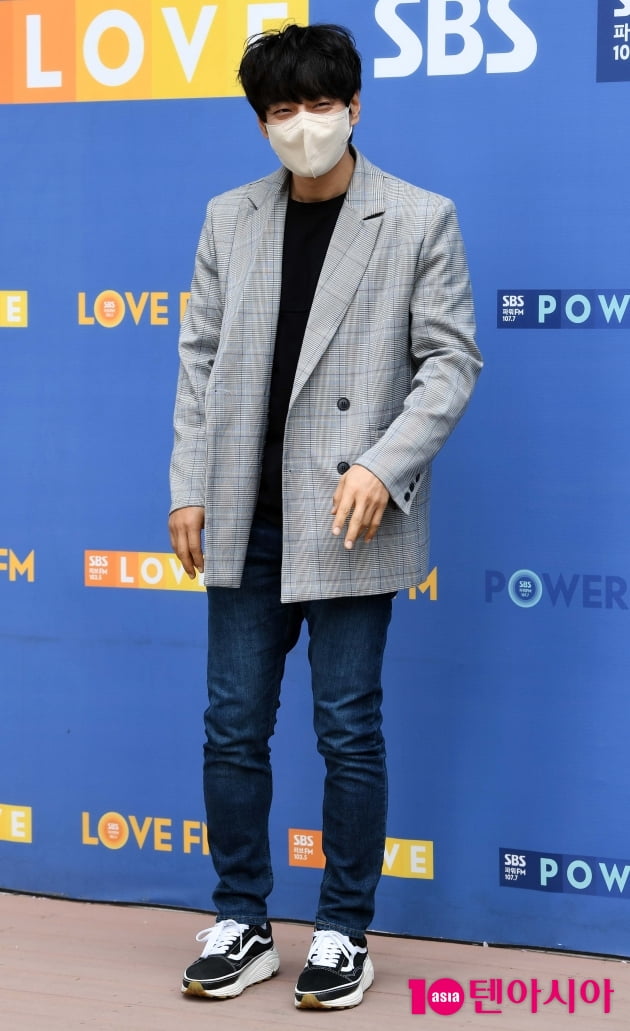 [TEN 포토] 황치열 '편안한 출근길'
