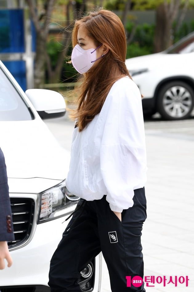 [TEN 포토] 채리나 '집앞에 나온듯한 출근길'