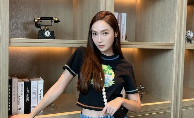 '타일러 권♥' 제시카, 얼음 공주의 미소…크롭티에 숨겨진 선명한 복근[TEN★]