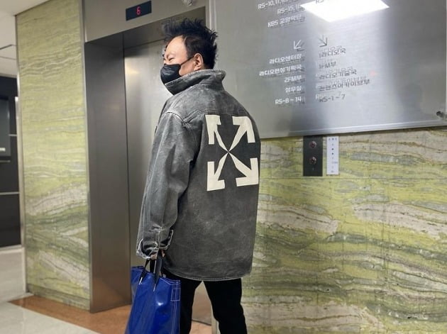 '한수민♥' 박명수, 지드래곤도 울고 가겠네…뒤태 신경쓰는 중년 패피[TEN★]